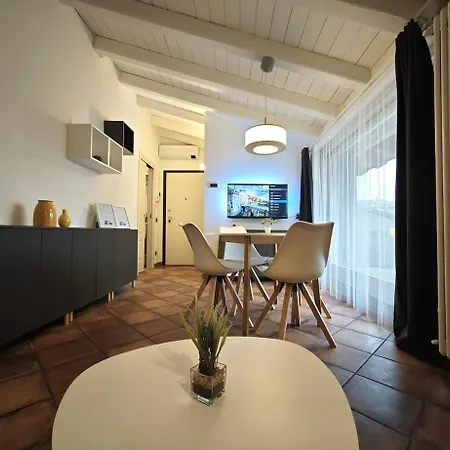 Airport-fiera New With Terrace Appartement *